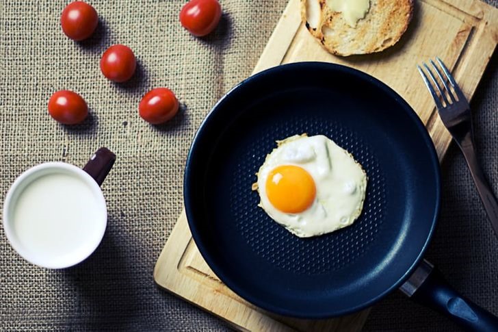 Nhịn ăn sáng là thói quen không tốt cho sức khỏe, trong đó có việc phá hỏng kế hoạch giảm cân. Ảnh: Brightside