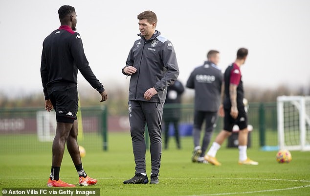 Buổi tập gần nhất của Gerrard cùng các học trò mới. Ảnh: Aston Villa FC.