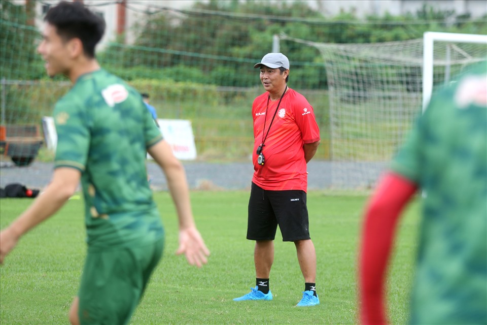 Sau khoảng 1 tuần tập huấn tại Bà Rịa - Vũng Tàu, thầy trò huấn luyện viên Trần Minh Chiến đã trở lại TPHCM. Chiều tối 18.11, đội bóng này tiếp tục ra sân tập luyện chuẩn bị cho V.League 2022.