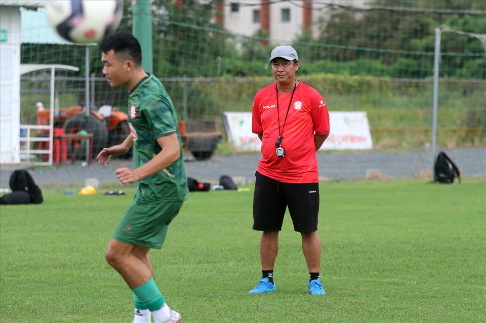 Huấn luyện viên Trần Minh Chiến đặt niềm tin vào Hoàng Thịnh. Ảnh: Thanh Vũ