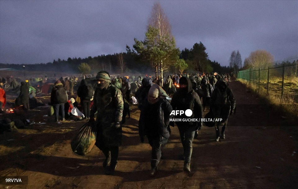 Người di cư ở biên giới Belarus-Ba Lan vào ngày 18.11.2021. Ảnh: AFP
