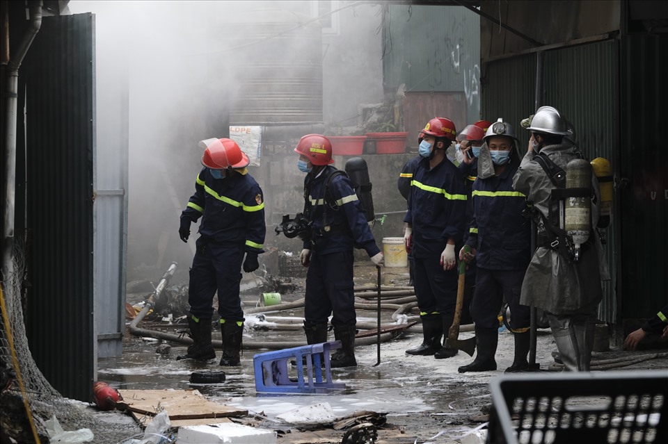 Khoảng 11h ngày 19.11, một kiôt trong chợ Kim Lũ, phường Đại Kim, quận Hoàng Mai, Hà Nội bất ngờ bốc cháy.