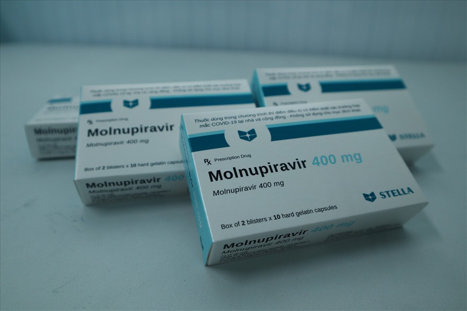 Thuốc Molnupiravir điều trị cho bệnh nhân F0 triệu chứng nhẹ tại nhà. Ảnh: Nguyễn Ly