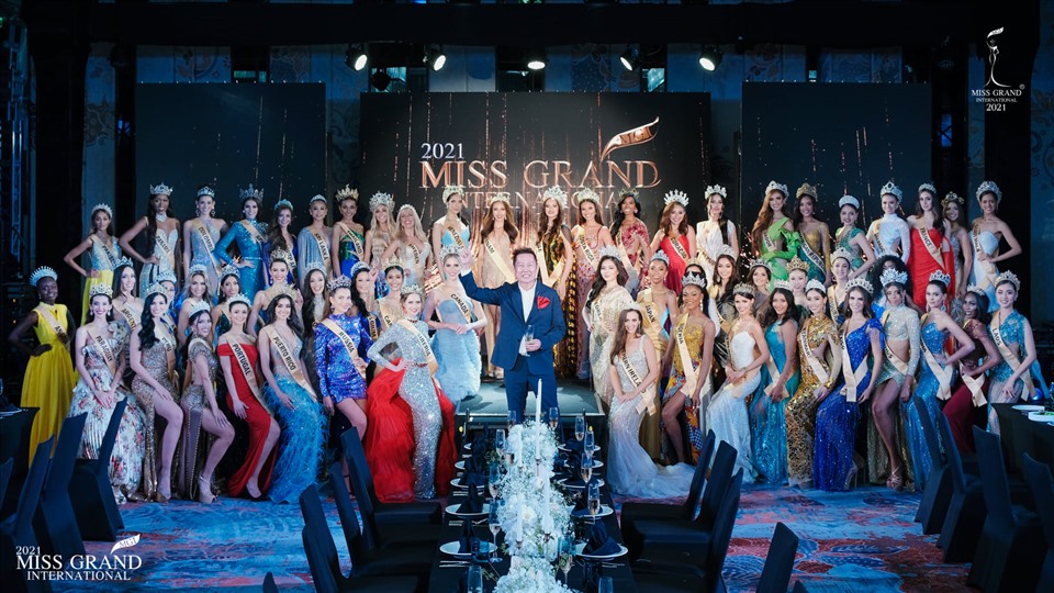 Sau họp báo, Miss Grand International 2021 sẽ bước vào đường đua chính thức với những thử thách căng thẳng. Cho đến thời điểm hiện tại, đại diện nhan sắc Việt Nam tại cuộc thi – Nguyễn Thúc Thùy Tiên đã tạo được rất nhiều ấn tượng tốt và được dự đoán là sẽ “làm nên chuyện” tại cuộc thi năm nay. Ảnh: SV