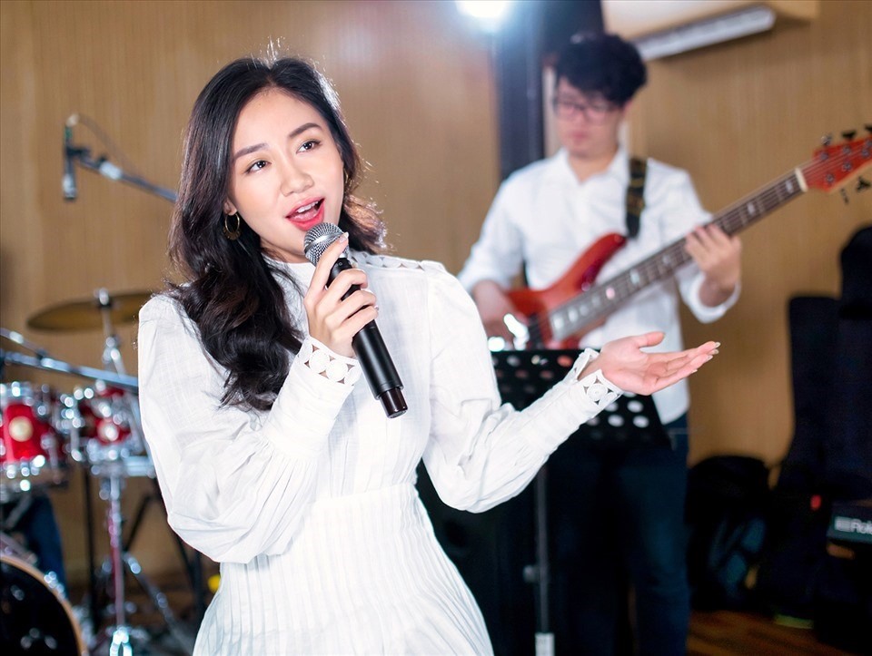 Văn Mai Hương ra mắt ca khúc mới mừng ngày Nhà giáo Việt Nam 20.11. Ảnh: NVCC