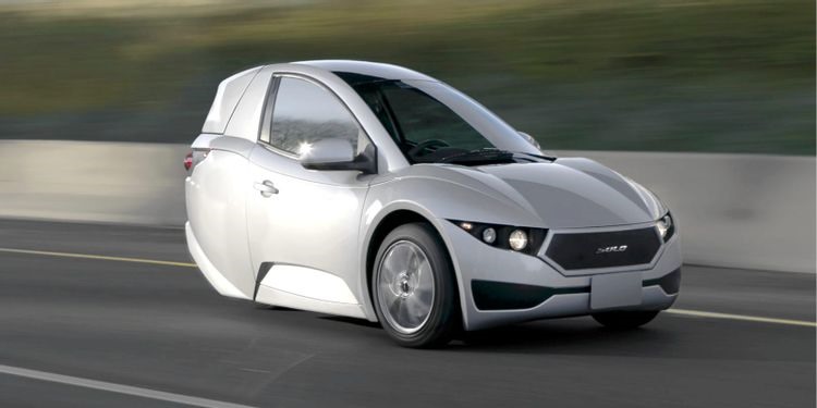 Electra Meccanica Solo (18.000 USD): Đây là mẫu ôtô điện của một nhà sản xuất có trụ sở tại Canada. Chiếc xe chạy hoàn toàn bằng điện đầu tiên của công ty, được gọi là Solo, là một chiếc xe điện ba bánh, một chỗ ngồi, được đưa vào dây chuyền sản xuất vào năm 2020. Phiên bản mới vào năm 2022 sẽ có gói pin lithium-ion 17,3kWh sẽ cung cấp cho chiếc xe phạm vi khoảng 160km. Chiếc xe sẽ có tốc độ tối đa khoảng 130km/giờ và mô-men xoắn 103 ft-lbs.