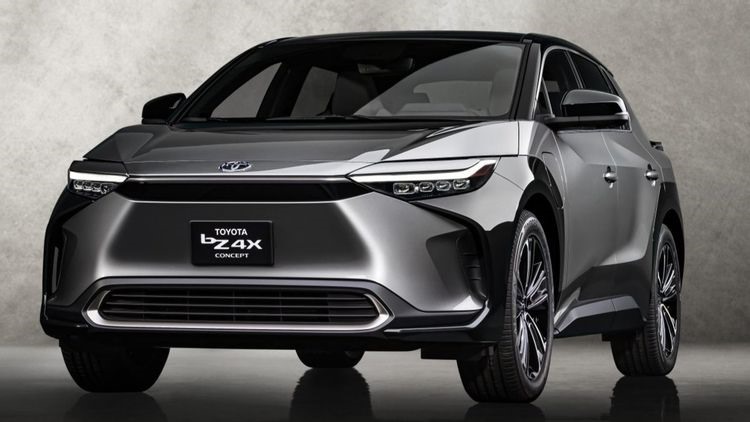 Toyota BZ4X (40.000 USD): Chiếc Crossover điện bZ4X 2022 của Toyota dự kiến xuất xưởng vào năm 2022. Chiếc xe này có thiết kế phong cách sắc sảo giúp tạo sự khác biệt giữa mẫu xe này với mẫu SUV chạy xăng trong danh mục Toyota.  Giá cơ bản của chiếc xe này sẽ bắt đầu từ khoảng 40.000 USD , nhưng các phiên bản giới hạn có thể khiến bạn lên tới 42.000 USD.