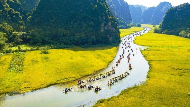 Từ ngày 1.12.2021, các khu, điểm du lịch trên địa bàn tỉnh Ninh Bình sẽ mở cửa đón khách nội địa. Ảnh: NT