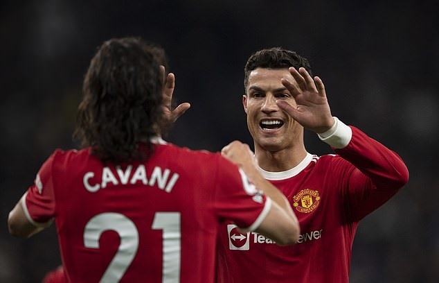 Ronaldo và Cavani không thể trận nào cũng xuất phát cùng nhau. Ảnh: AFP.