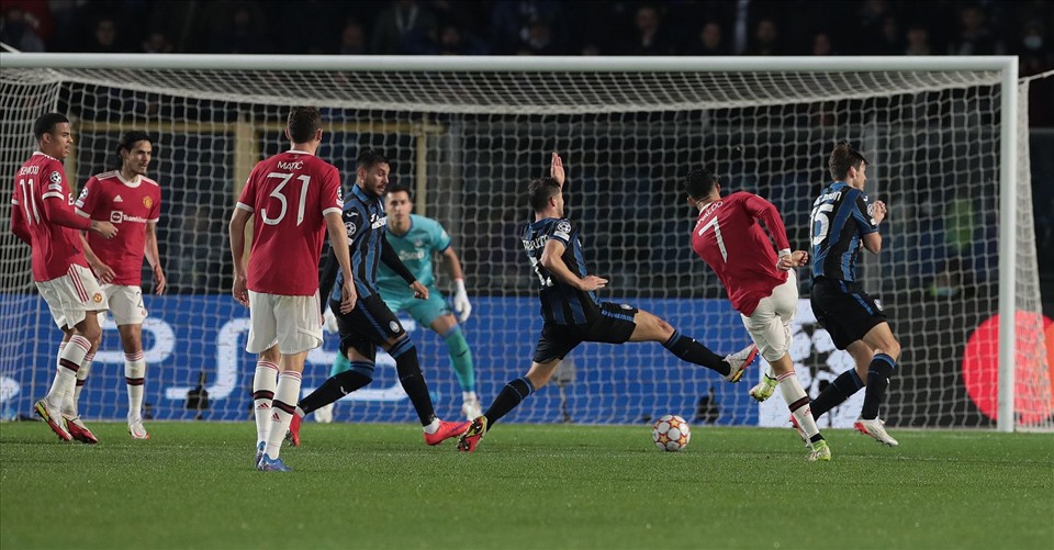 Atalanta 2-2 Man United: Ronaldo lập cú đúp để cứu "ghế" Solskjaer | Tin  tức mới nhất 24h - Đọc Báo Lao Động online - Laodong.vn