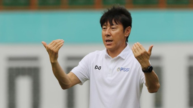 Shin Tae-yong (Tuyển Indonesia, quốc tịch Hàn Quốc): Đây là kỳ AFF Cup đầu tiên, ông Shin Tae-yong trình làng khu vực. Ông chính là huấn luyện viên có hồ sơ ấn tượng nhất trong số 10 chiến lược gia ở AFF Cup 2020 khi đã dẫn dắt tuyển Hàn Quốc dự World Cup 2018, từng cùng câu lạc bộ Seongnam Ilhwa vô địc AFC Champions League 2010. Ảnh: PSSI.
