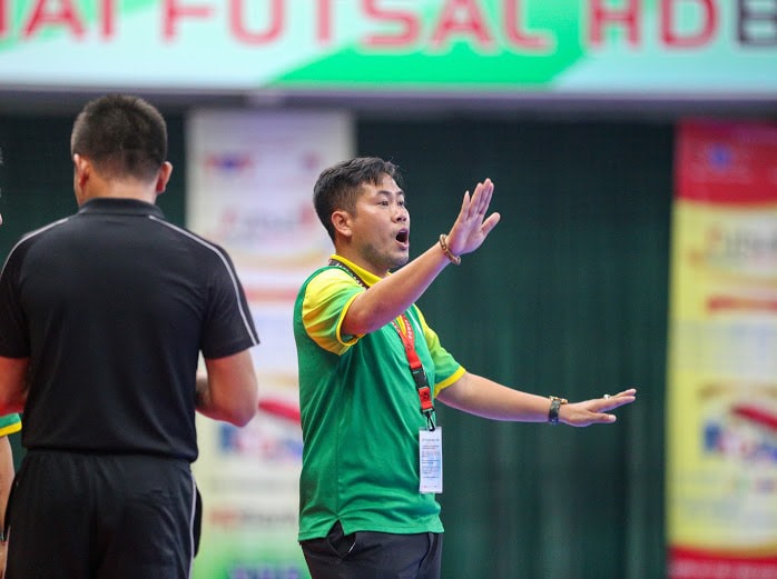 Trường đoàn câu lạc bộ Savinest Khánh Hòa ông Trần Duy Hiếu cho rằng đây là việc làm thiếu tôn trọng các đội bóng của VFF. Ảnh: NVCC
