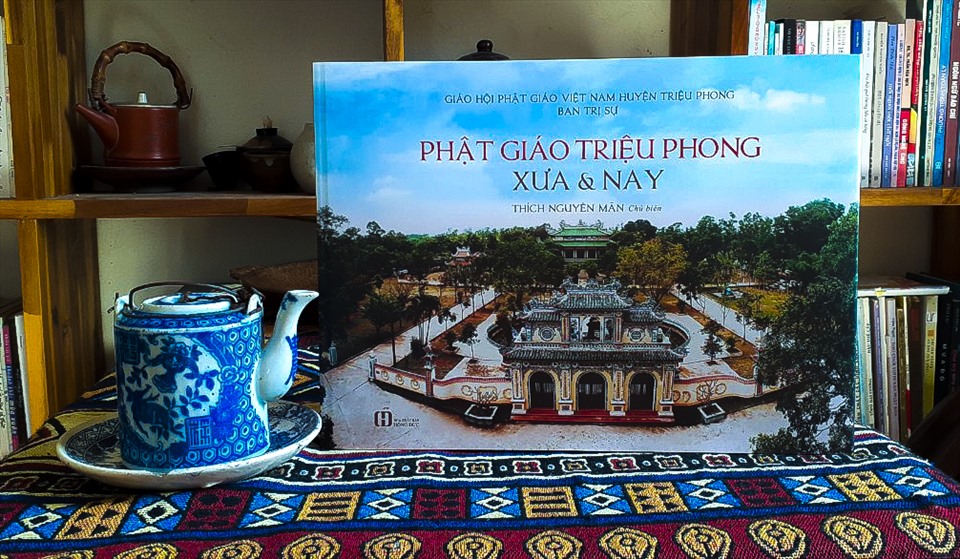 Bìa cuốn sách “Phật giáo Triệu Phong xưa và nay“. Ảnh: NQ.