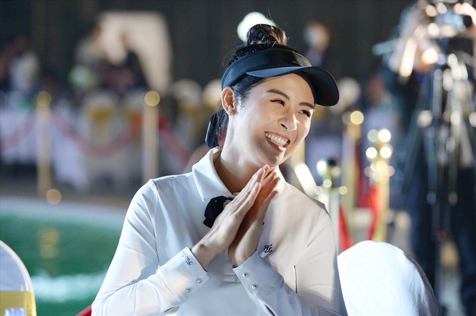Hoa hậu Ngọc Hân cũng là một trong những người đẹp đồng hành và tham gia giải đấu với tư cách một golfer.