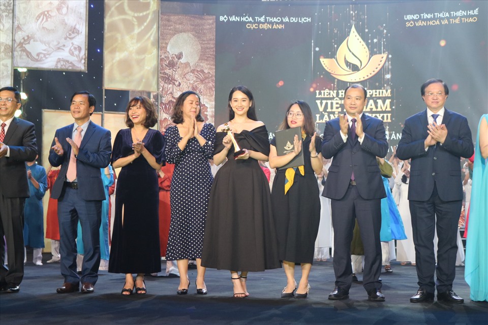 Ban tổ chức Liên hoan phim Việt Nam thực hiện lễ bế mạc trang trọng trong bối cảnh dịch bệnh. Ảnh: LHP