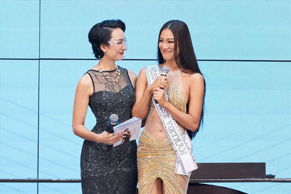 Trong suốt thời gian qua, Á hậu Kim Duyên đã cố gắng trau dồi rèn luyện các kỹ năng như catwalk, tiếng Anh, ứng xử... để chuẩn bị tâm thế tốt nhất thi Miss Universe. Ảnh: MUVN.