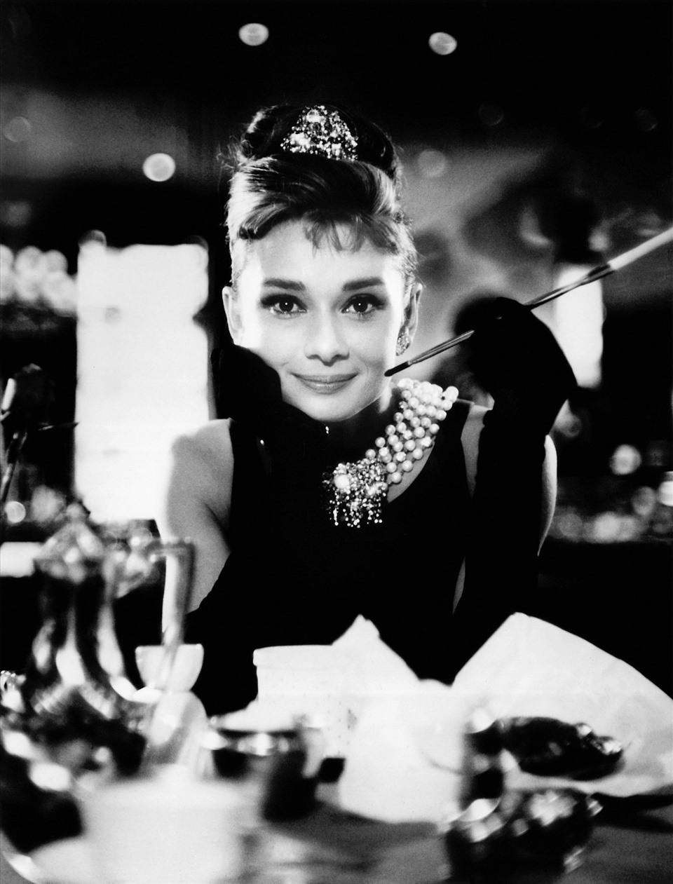 Audrey Hepburn trong bộ phim tạo nên tên tuổi - “Breakfast at Tiffany’s”. Ảnh: Xinhua