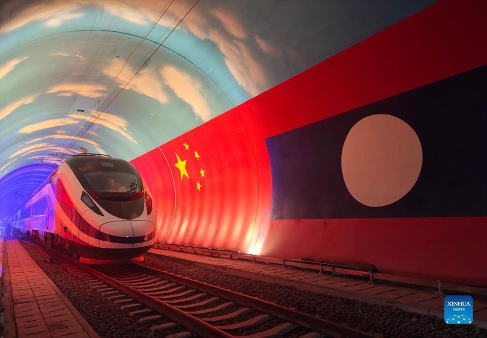 Trung Quốc bàn giao tàu cao tốc Lane Xang cho Lào hôm 16.10. Ảnh: Tân Hoa Xã