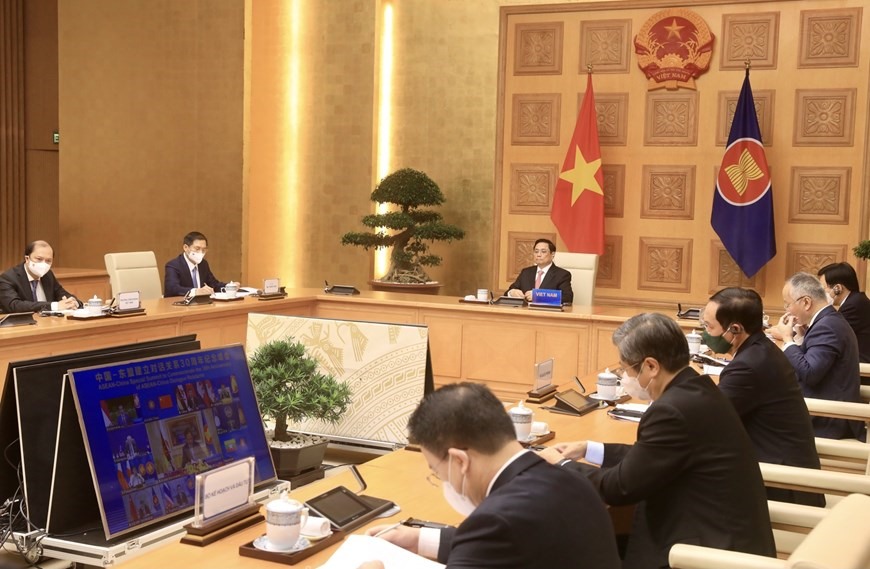 Sáng 22.11.2021, Thủ tướng Phạm Minh Chính dự Hội nghị cấp cao đặc biệt kỷ niệm 30 năm quan hệ ASEAN-Trung Quốc theo hình thức trực tuyến. Ảnh: TTXVN
