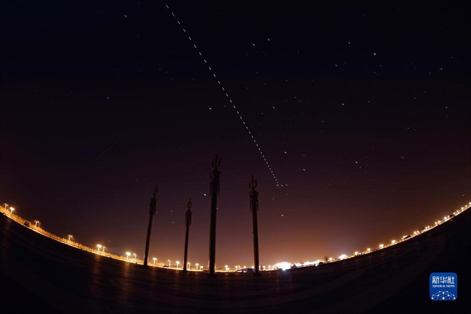 Trạm vũ trụ Trung Quốc bay ngang qua bầu trời. Ảnh: Tân Hoa Xã