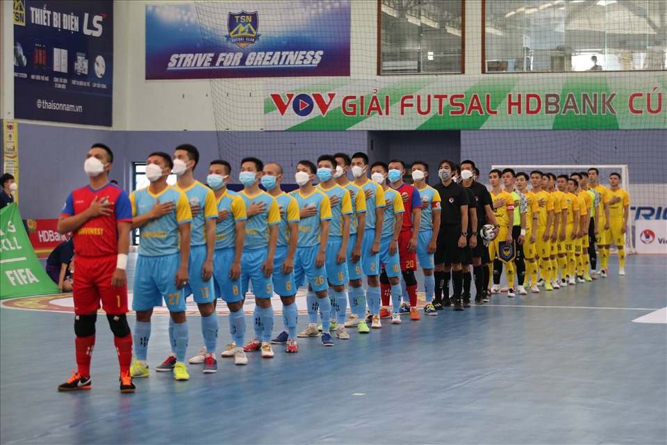 Ngày 22.11, lượt trận 13 giải futsal vô địch quốc gia 2021 tiếp tục diễn ra tại nhà thi đấu Thái Sơn Nam (Quận 8, TPHCM). Sau 2 lượt tạm hoãn thì lượt đấu này đã chào đón sự trở lại của các đội có thành viên mắc COVID-19 như Sahako.
