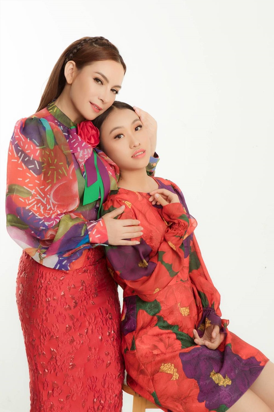 Phạm Thiêng Ngân và mẹ nuôi - cố ca sĩ Phi Nhung. Ảnh: NVCC