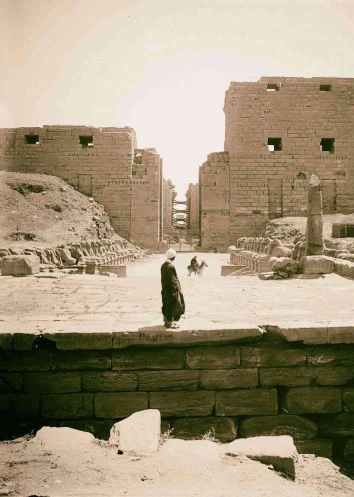 Đại lộ Nhân sư ở Karnak, Ai Cập, năm 1900. Ảnh: Khảo cổ Ai Cập