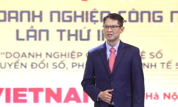 Tổng Giám đốc VinBrain Trương Quốc Hùng giới thiệu về “trợ lý bác sĩ” DrAid tại Hội nghị Chuyển đổi số do Bộ TTTT tổ chức.