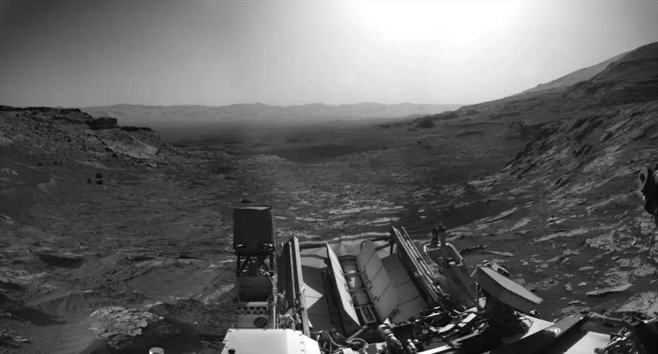 Hình được chụp bằng camera điều hướng của xe tự hành NASA Curiosity. Ảnh: NASA/
