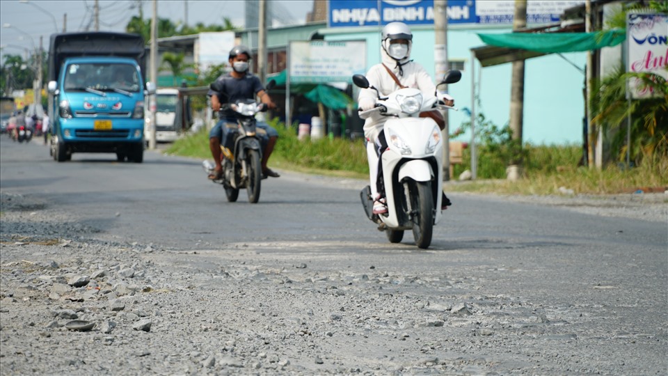 Tuyến QL54 đi qua 3 tỉnh Đồng Tháp, Vĩnh Long và Trà Vinh với tổng chiều dài 155km, được Bộ GTVT quyết định đầu tư vào năm 1999. Dự án được chia thành 2 giai đoạn. Giai đoạn 1, QL54 được đầu tư theo quy mô nền đường rộng 6,5m; mặt đường rộng 3,5m láng nhựa, lề đường được gia cố mỗi bên 1m, giai đoạn 2 thực hiện hoàn chỉnh theo qui mô đường cấp IV đồng bằng (nền đường rộng 9m, mặt đường rộng 7m).