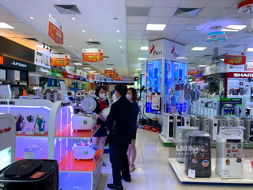 Lãnh đạo các siêu thị lớn trên địa bàn Hà Nội cho biết đang tích cực kết nối với các đơn vị cung ứng để đảm bảo nguồn hàng. Ảnh: Khương Duy