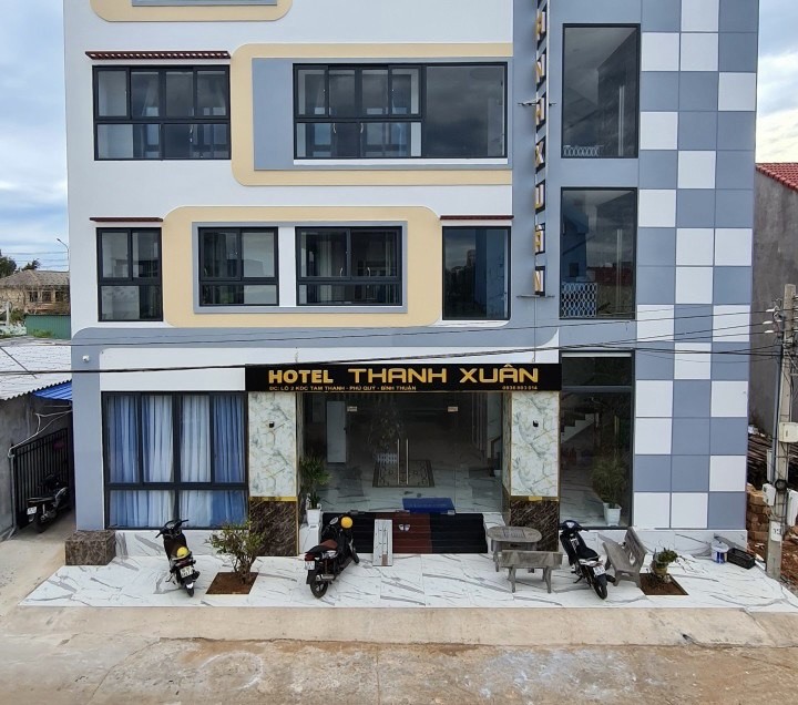 Một trong số ít khách sạn được đón khách tại đảo Phú Quý.