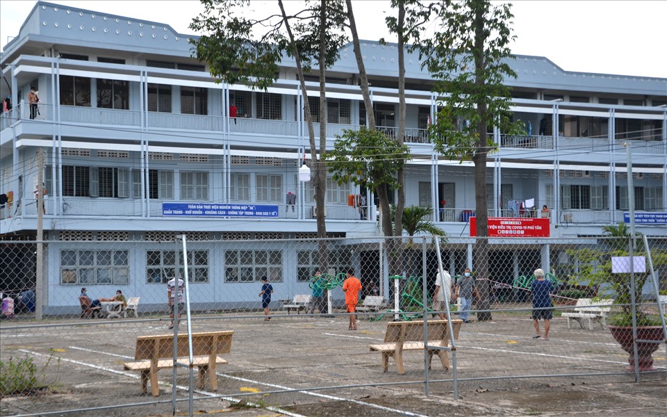 Một góc Bệnh viện điều trị COVID-19 huyện Phú Tân. Ảnh: LT