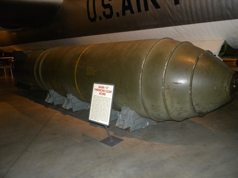 Bom hạt nhân MK 17 đang được trưng bày. Ảnh: Quân đội Mỹ.