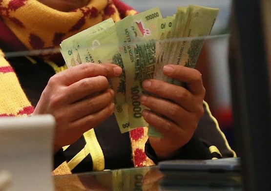 Tổng số tiền gửi tiết kiệm người dân rút ròng ra khỏi ngân hàng trong hai tháng 8-9.2021 là 2.459 tỉ đồng. Ảnh: Hải Nguyễn