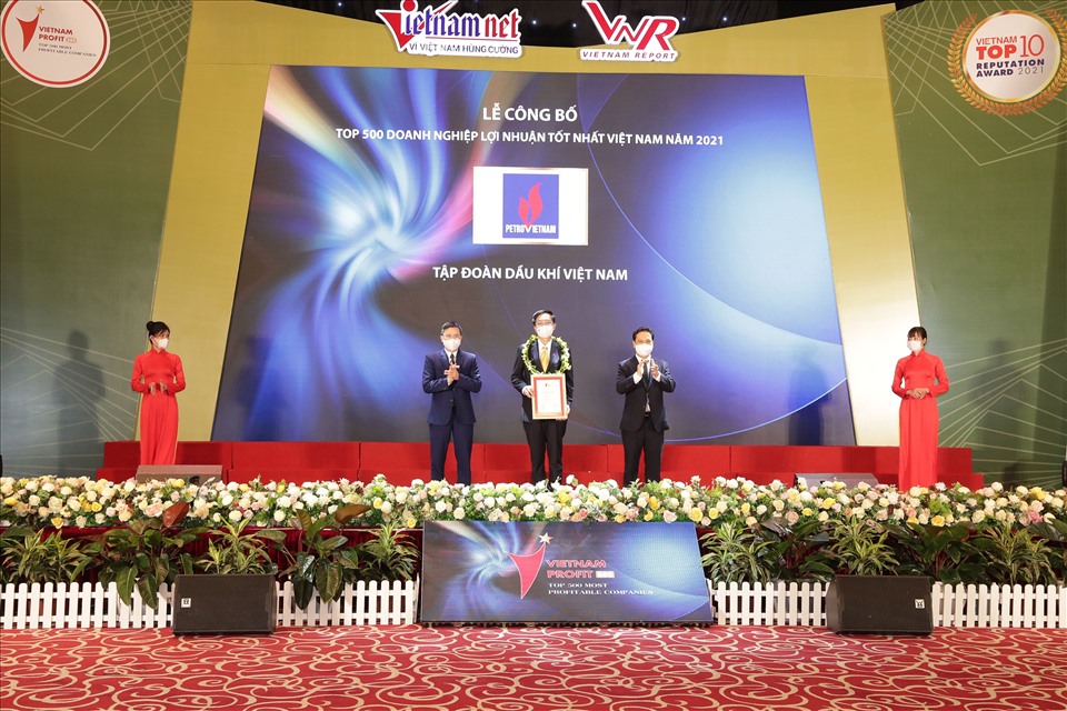Vinh danh Petrovietnam-DN hàng đầu trong TOP 500 doanh nghiệp lợi nhuận tốt nhất Việt Nam 2021.