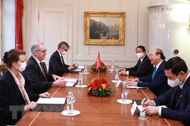 Tổng thống Liên bang Thụy Sĩ Guy Parmelin hội đàm với Chủ tịch nước Nguyễn Xuân Phúc. Ảnh: TTXVN
