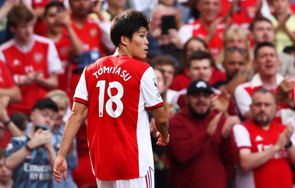 Tomiyasu, hậu vệ tuyển Nhật Bản thực hiện đường kiến tạo để đồng đội ghi bàn cho Arsenal. Ảnh: Getty