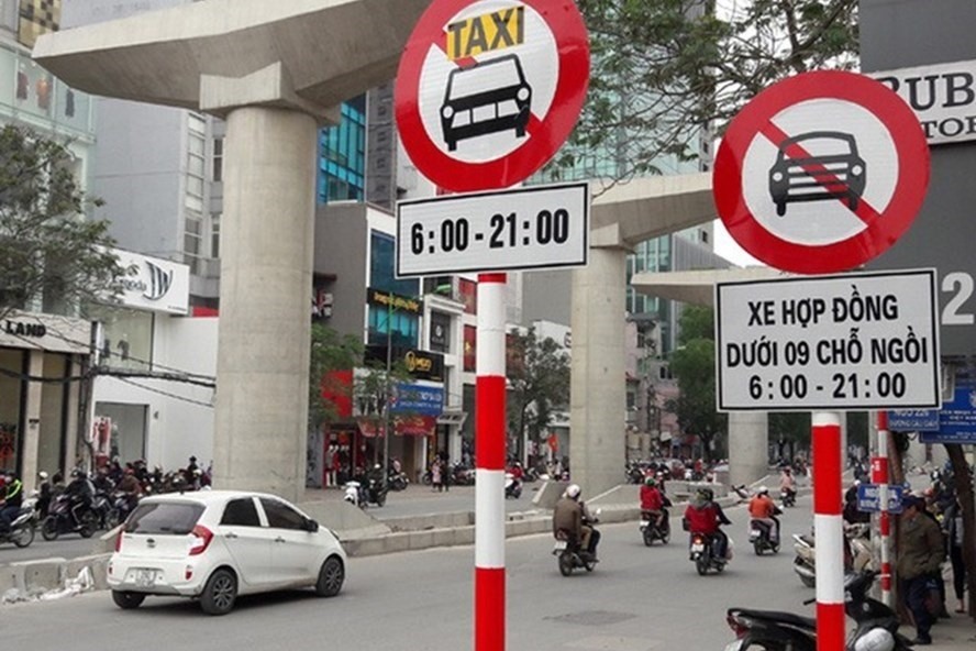 Biển báo cấm taxi,
