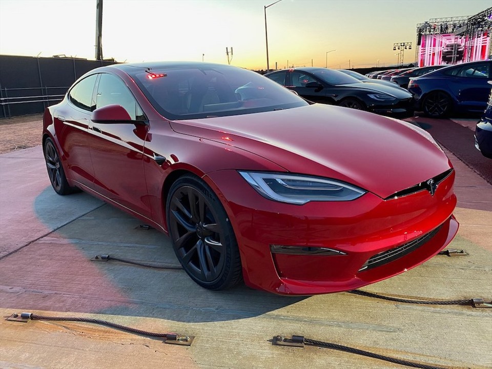 Xe điện Tesla thêm tính năng đọc biển báo giới hạn tốc độ