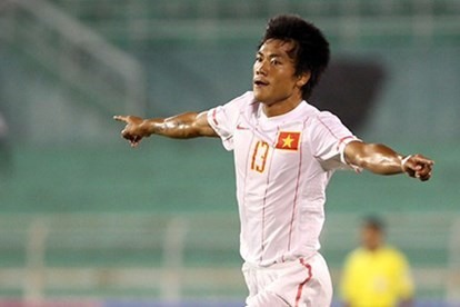 Tiền đạo Quang Hải ghi bàn thắng quyết định giúp tuyển Việt Nam lọt vào chung kết AFF Cup 2008. Ảnh: TL