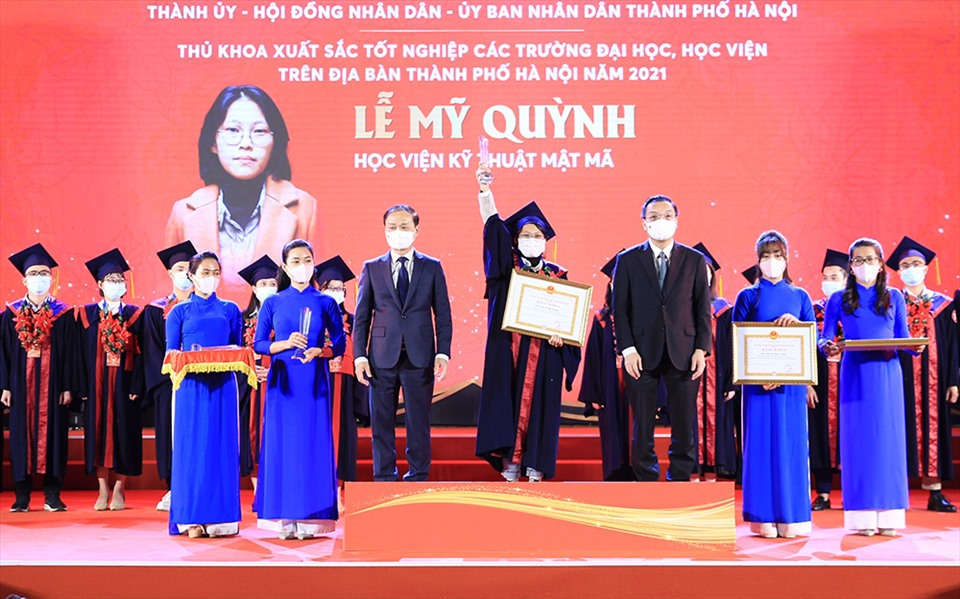 Lê Mỹ Quỳnh tại Lễ vinh danh thủ khoa các trường đại học, học viện tại Hà Nội. Ảnh: NVCC