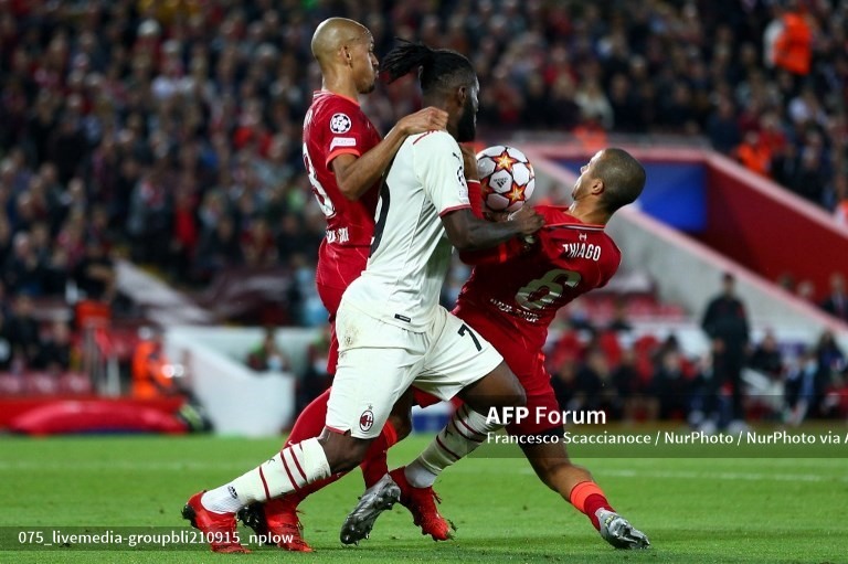 Thiago và Fabinho trở lại đúng thời điểm hàng tiền vệ Liverpool thiếu người. Ảnh: AFP