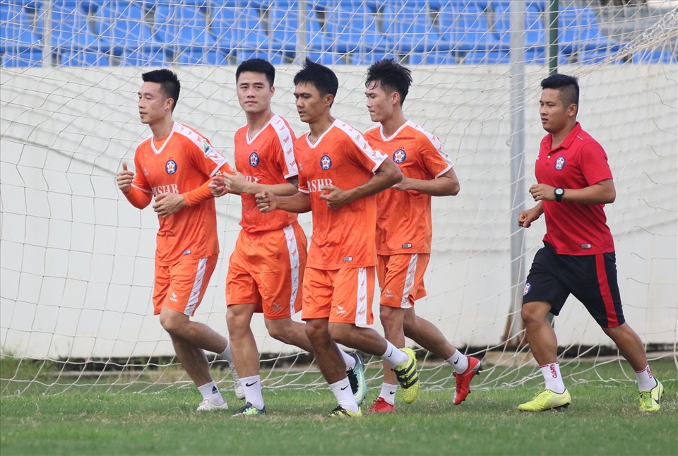 Câu lạc bộ Đà Nẵng trở lại tập luyện chuẩn bị cho V.League 2022. Ảnh: Văn Tuân