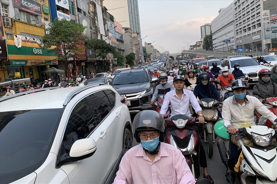 Đề xuất thu phí vào nội đô kỳ vọng sẽ giảm kẹt xe, giảm ô nhiễm không khí. Ảnh Hải Nguyễn.
