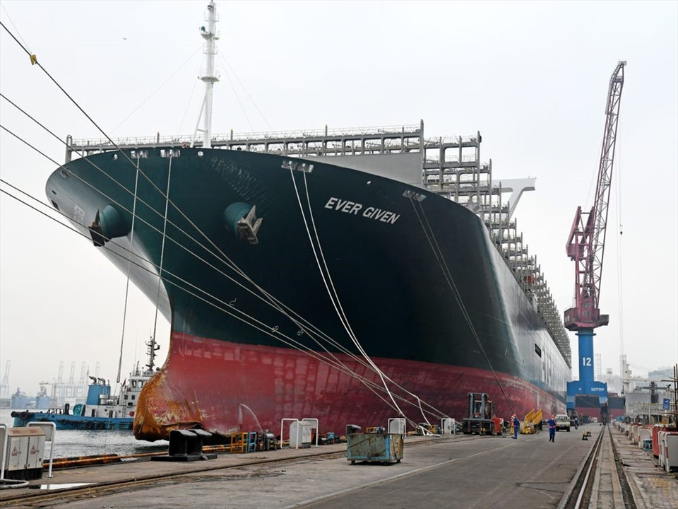 Tàu container Ever Given đã đến Trung Quốc vào tháng 10 để sửa chữa. Ảnh: Tân Hoa Xã