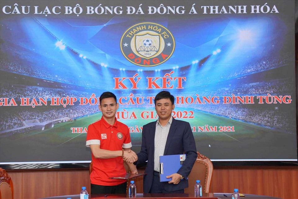 Hoàng Đình Tùng tiếp tục gắn bó với đội bóng xứ Thanh thêm 1 năm. Ảnh: M.C