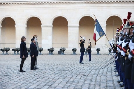 Lễ đón chính thức Thủ tướng Chính phủ Phạm Minh Chính được tổ chức tại Điện Invalides ở thủ đô Paris. Ảnh: TTXVN