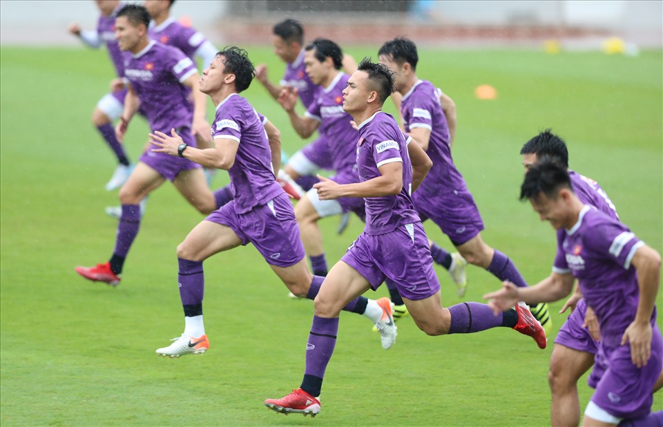Tuyển Việt Nam sẽ có khoảng 4 ngày tập luyện và làm quen khí hậu tại Singapore trước khi có trận đấu đầu tiên gặp tuyển Lào (6.12) tại AFF Cup 2020. Ảnh: VFF