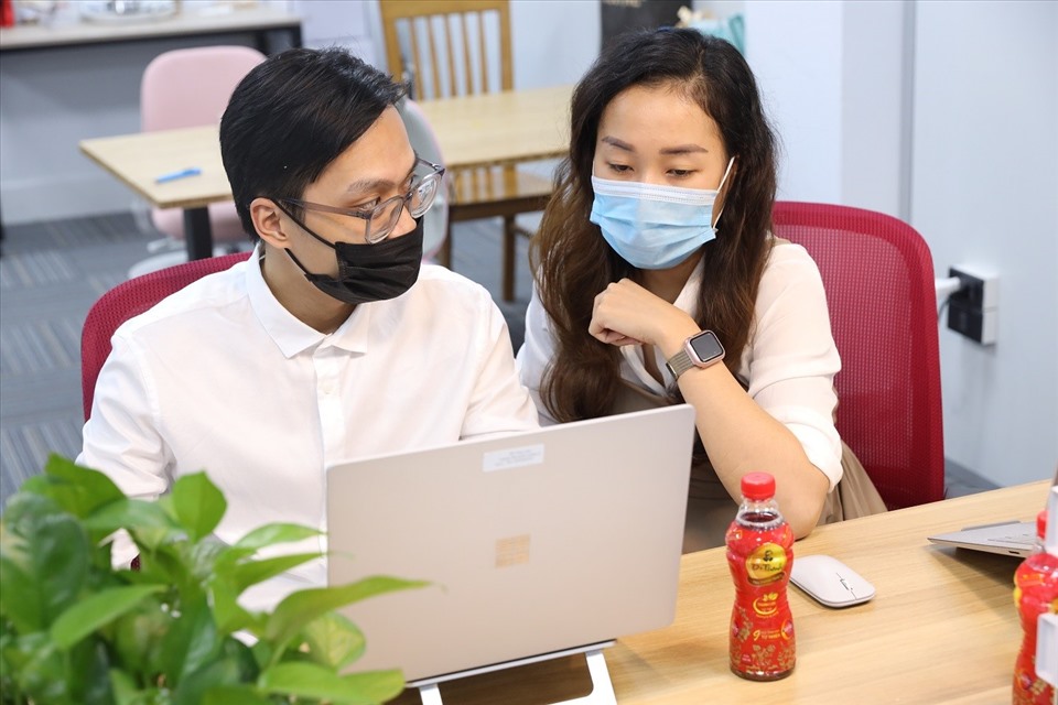 Trà Dr Thanh được người trẻ sử dụng tại văn phòng làm việc để thanh nhiệt giải độc cơ thể mỗi ngày.